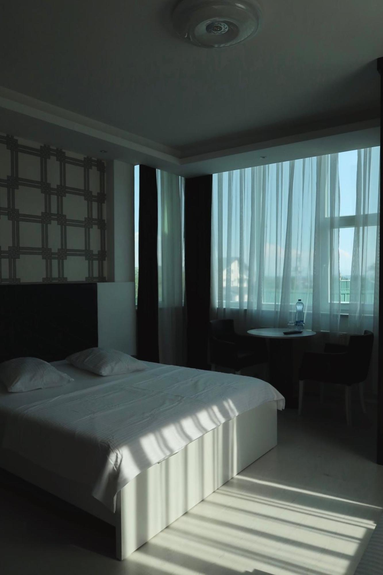 Hotel Antika Печ Экстерьер фото